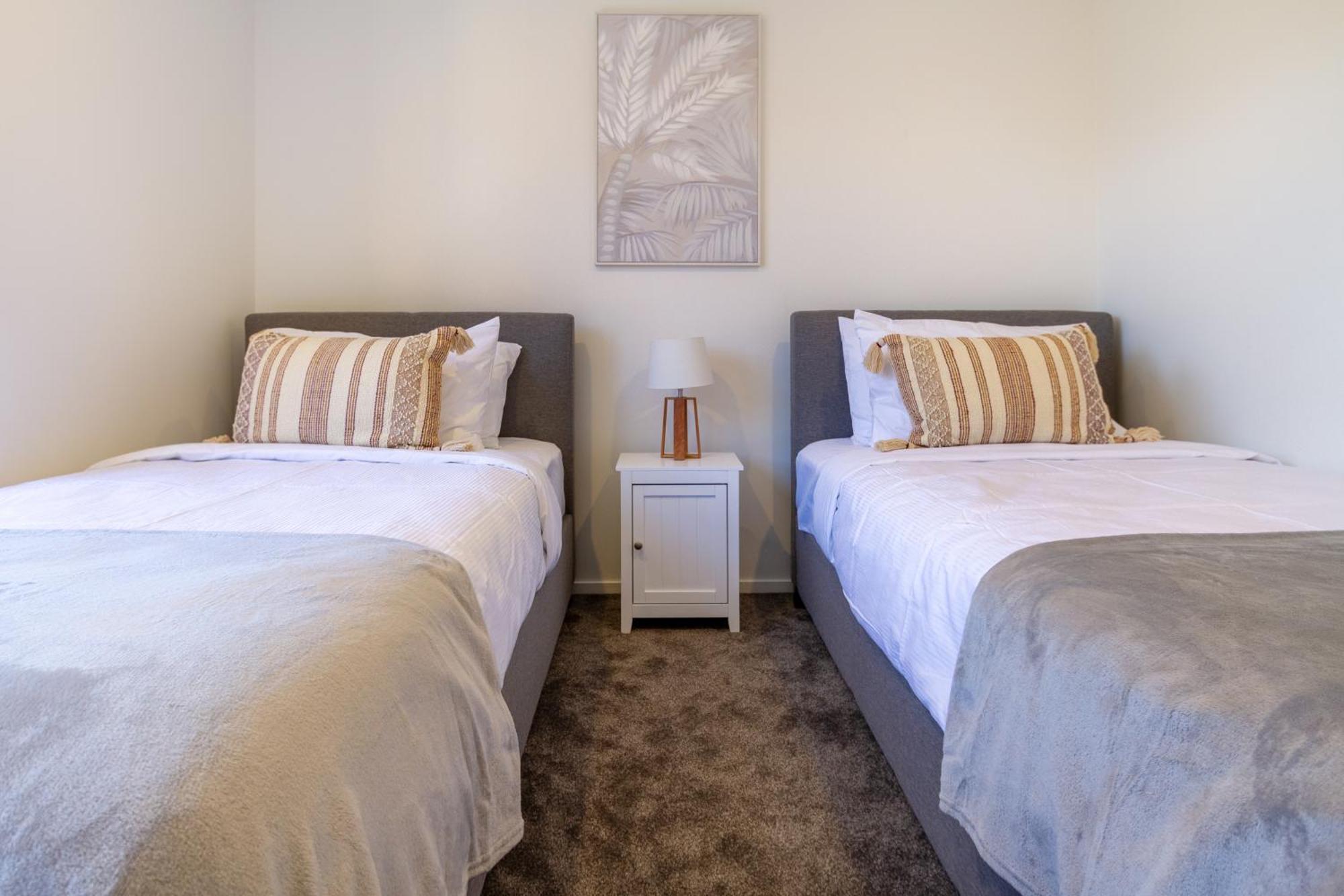 Appartement Chic 2-Bed Gem: Trust Arena Proximity - West Akl à Auckland Extérieur photo